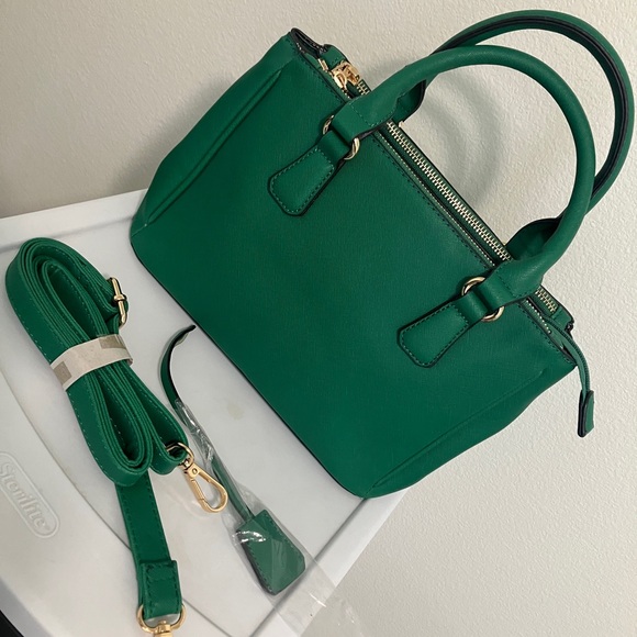 💚☘️Perfect for St. Patty’s Day!☘️💚
Fashionpuzzle green satchel - Picture 2 of 8